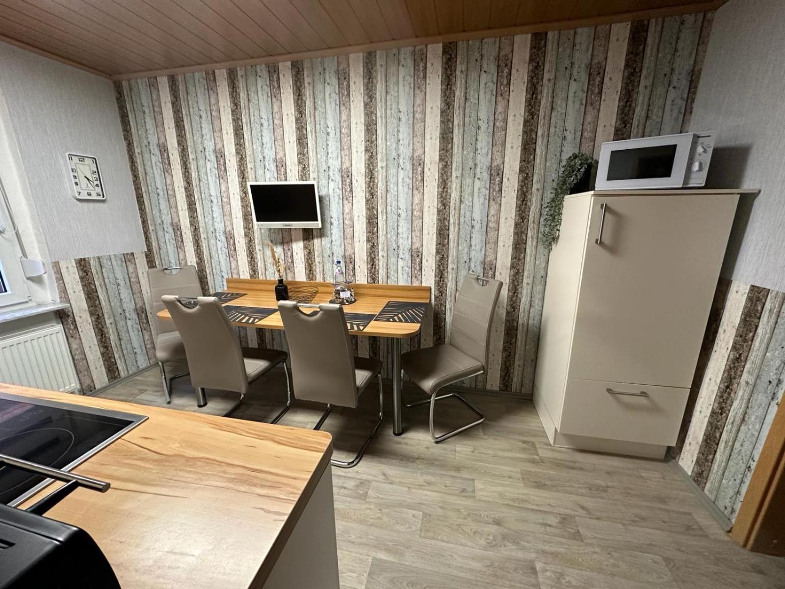 Christels Ferienwohnung 2 In Thale Mit Ueberdachter Terrasse, Kueche Mit Tv & Geschirrspueler エクステリア 写真