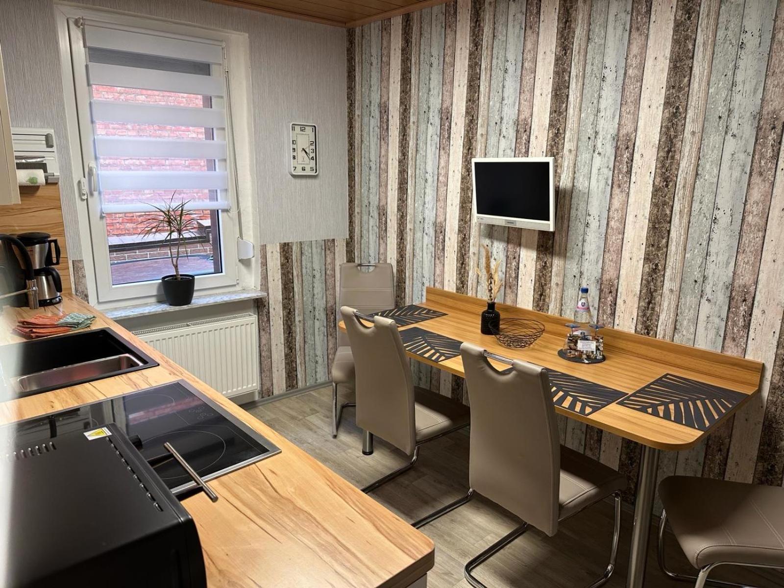 Christels Ferienwohnung 2 In Thale Mit Ueberdachter Terrasse, Kueche Mit Tv & Geschirrspueler エクステリア 写真