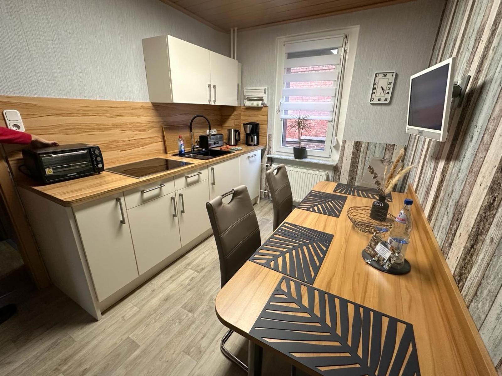 Christels Ferienwohnung 2 In Thale Mit Ueberdachter Terrasse, Kueche Mit Tv & Geschirrspueler エクステリア 写真